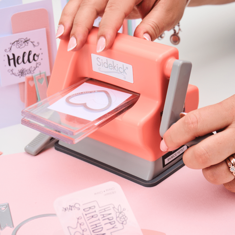 전기도 필요 없어요. 어느 공간이든 손과 머신, 다이만 있으면 돼요.